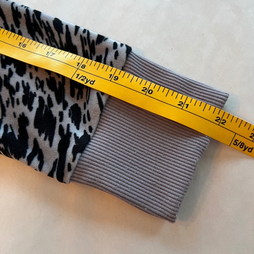 Lularoe Bethany Cozy Collection Lounge Set Size M Animal Print Hoodie Crop Pants - Picture 13 of 16